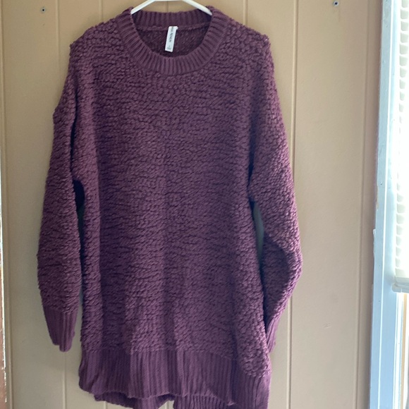 Purple pullover sweater worn only once. Beautiful long wear with leggings - Picture 1 of 5